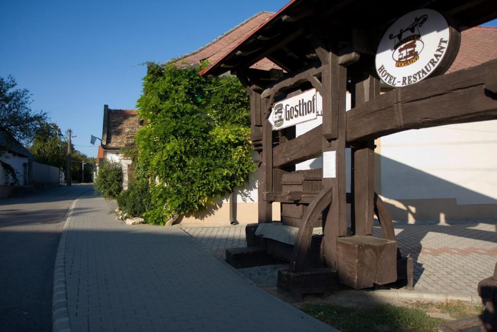 Fogado Az Oreg Preshez Hotel Mór Екстериор снимка